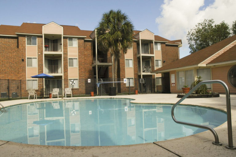 Courtyard Apartments Affordable Apartment Community in Gretna, LA